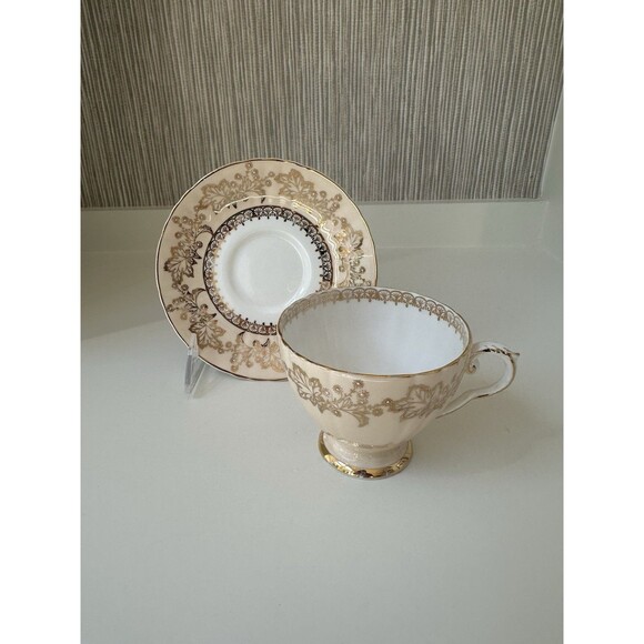 Royal Grafton Fine Bone China Tea Cup and Saucer Set Almond Ivy - Picture 2 of 5